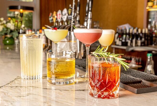 Group cocktails bar landscape 3 (1)